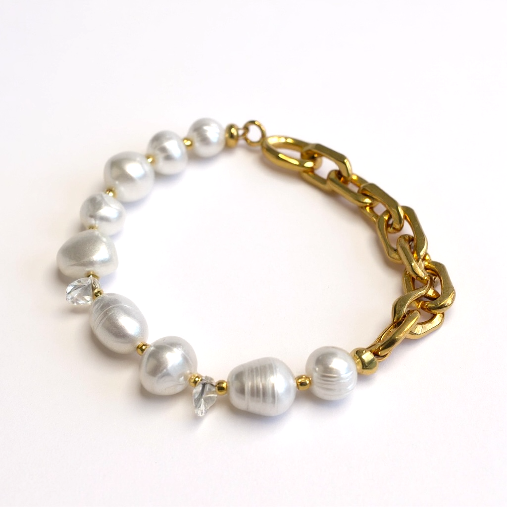 Freshwater Pearl and Gold Chain Bracelet in Halfway