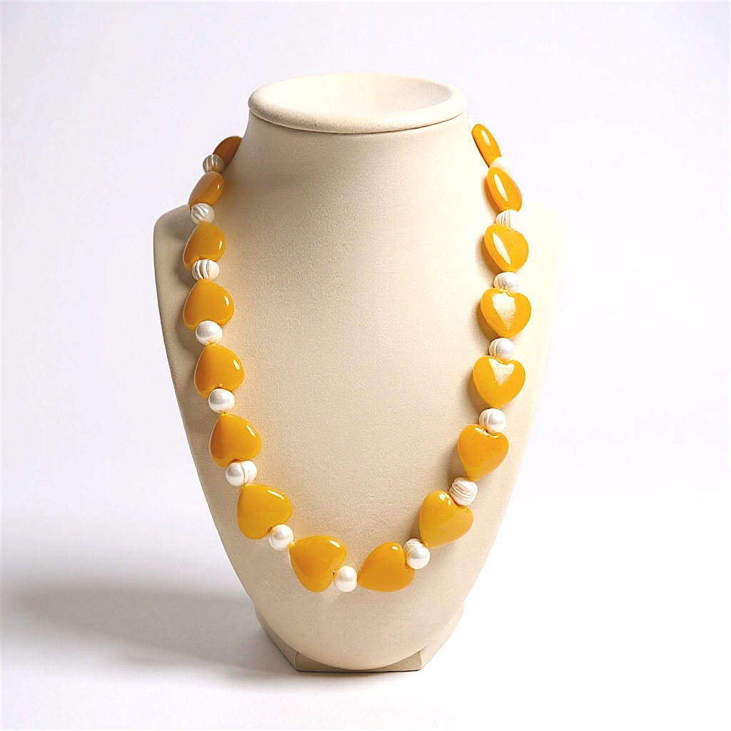 The Pearl and Huge Heart Gemstone Necklace in Golden